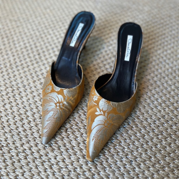 Oscar de la Renta Shoes - Oscar De La Renta Brocade Kitten Heel Mules Vintage Gold Floral Pointed 39/9